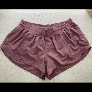 lululemon hotty hot short 2.5